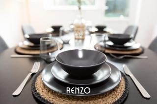 Inviting 3-bed Home in Nottingham by Renzo, Driveway, Smart TV with Netflix! - Nottingham - 2