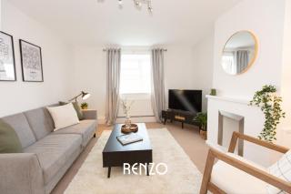 Inviting 3-bed Home in Nottingham by Renzo, Driveway, Smart TV with Netflix! - Nottingham - 8