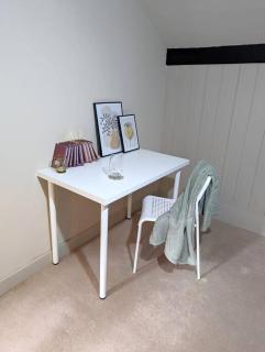 3-Bed, Sleeps 7, 1 Bath, Parking, WiFi - Shalford - 9