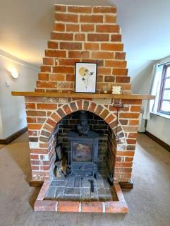 3-Bed, Sleeps 7, 1 Bath, Parking, WiFi - Shalford - 2