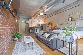 Fun & Eccentric + Uptown + Getaway + King Studio - Charlotte - 0