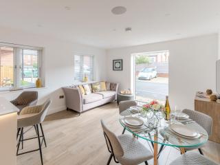 Pass the Keys 1 bed Albury Contemporary Apartment with Secure Parking - Shrewsbury - 0