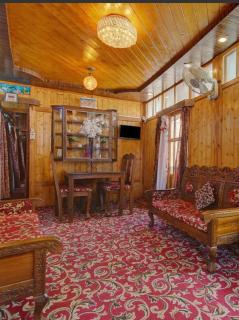 Mossess group of houseboats - 1