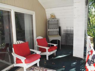Emanuel - Cute Upstairs Apt Ac Great Location - Lake Ann - 9
