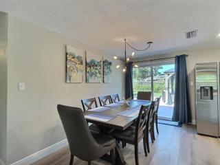 NEW Warm modern bliss just 10 minutes from Siesta Key beaches and downtown Sarasota - Sarasota - 3
