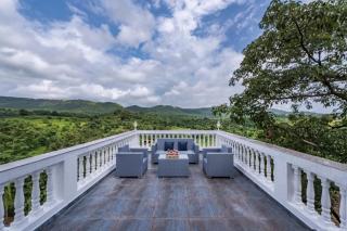 SaffronStays Ivory Mansion - Pen - 8