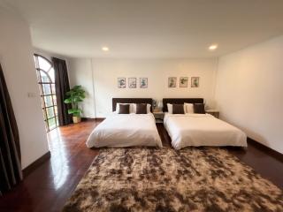 Thonglor 25 Classic Home 5BR/7Beds/14PPL - Ban Na Song - 9