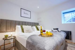 Boutique Apartment - City Centre - Free Parking, Fast Wifi and Smart TV by Yoko Property - Rugby - 9