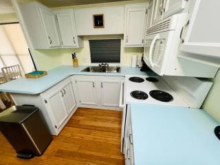 Sunshine Tiny Home Pinecraft - Sarasota - 5