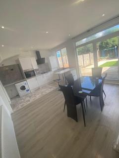 Spacious 3BR Home Family & Contractor Friendly - Thornton Heath - 3