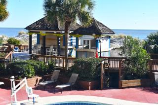 Beachfront condo w balcony & hot tubs - 6