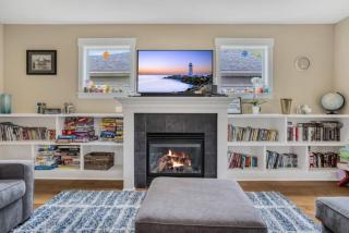 Spacious SE House - toy room, AC, walk to food! - 9