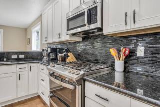 Spacious SE House - toy room, AC, walk to food! - 1