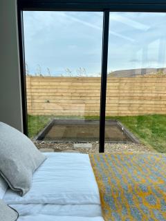 Glass roof lodge with private hot tub - Reykholt - 6
