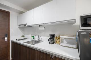 Newly Turned 0ver Cond0- Air Makati 1BR with Balcony - Manila - 2