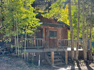 Cowboy Cabin In Red River - 9