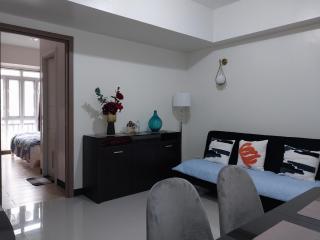 Alps Guesthouse at 150 Newport Blvd near T3 - 5