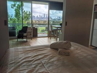 Spectacular Sunset Hideaway BestView St Kilda boutique self-contained luxury apartment - 2