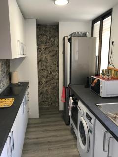Benidorm apartamento recién reformado cerca de la playa con dos piscinas y pista de tenis. - Benidorm - 4