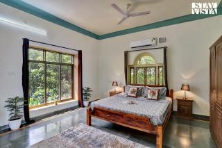 StayVista's Jungle Retreat - Garden-View Villa with Plunge Pool, Terrace & Outdoor Fireplace - Bāli - 6