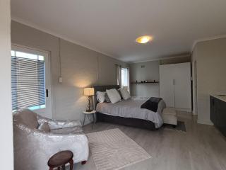 Private & Spacious Olive cottage in Bloubergstrand - Cidade Do Cabo - 1
