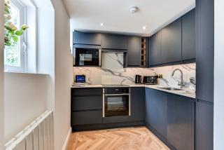 Spacious Brighton Home 2 Ensuites, Weekly & Monthly Stays-Marine LGF - 4