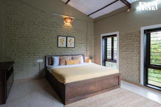 Otonia by StayVista with Indoor swimming pool, Modern interiors & a mix of indoor & outdoor games - Panchgani - 2