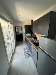 Maison chaleureuse avec terrasse privative proche de la gare et du centre-ville - Rochefort - 5