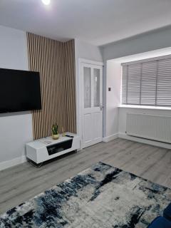 Stylish 2 bed home- short walk to Tottenham Stadium/Stations - Londen - 8