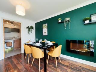 Emerald Suite - Balcony - Two Story Duplex Apartment - Contractors - Family - City Centre - Broadway Plaza - Five Ways - Sleeps 6 - Birmingham - 6