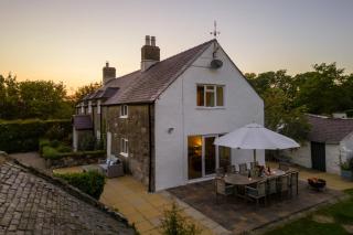 Country House with Heated Swimming Pool & Gardens - Rhiw - 6