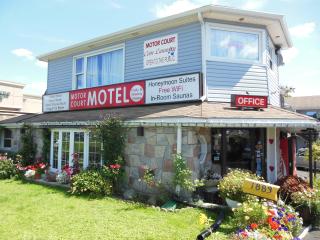 Motor Court Motel - London - 2