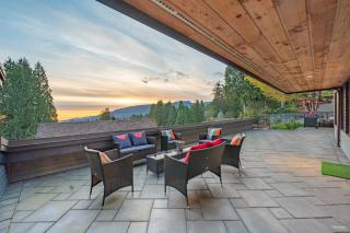 Private Bedroom, Powder Room, Shower, Outdoor Pool, Hot Tub - North Vancouver - 6