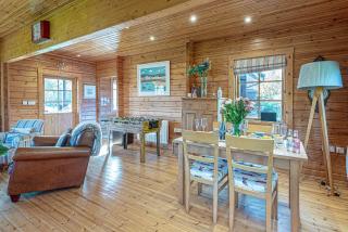 Scandi Cabin in Heart of Anglesey with Parking - 1