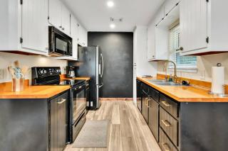 New Cozy Retreat Located 15 minutes to Waco - Hewitt - 8