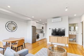 The Ridge Apartment near Beaches with Parking - Auckland - 2