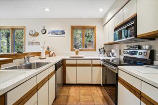 Spacious townhouse located in Killington,close to shops & night clubs Colony - Killington - 1