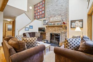 Spacious townhouse located in Killington,close to shops & night clubs Colony - Killington - 0