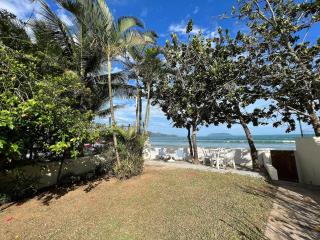 Confortável casa a beira mar c/ jardim pé na areia e área de churrasqueira - Ubatuba - 0