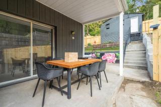 NEW! Stunning 4bd, near stadium, hottub, Mini golf - Pittsburgh - 2