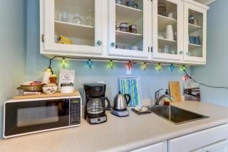 Lakefront Cottage by Little Golden Gate Bridge - 5