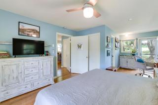Lakefront Cottage by Little Golden Gate Bridge - Eureka Springs - 2