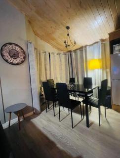 Luxury coastal 3-bed lodge - free parking - West Down - 9