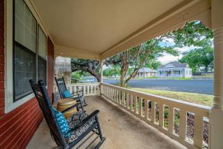 Suite Elliana w/Hot Tub & Outdoor Fireplace! - Fredericksburg - 1