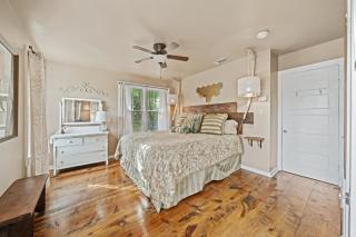 Suite Elliana w/Hot Tub & Outdoor Fireplace! - Fredericksburg - 4