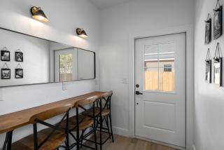 Luxury Escape at The Noir: 3BR, Hot Tub, & Steps from Main St! - Fredericksburg - 3