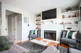 Vibrant Family Retreat~Sleeps 8~2 Kings~ Game Room - Snellville - 6