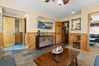 Stony Creek Cabin - Gorgeous home in the Eagle Mountain Estates - 3