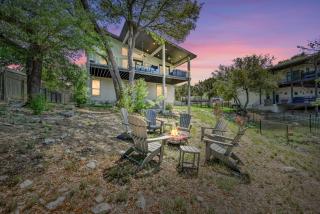 Upscale 5BR Home on Lake Travis with HotTub & Lake Views - Lago Vista - 6