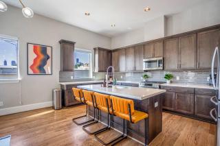 Luxury Downtown Home w Rooftop Deck in the Skyline - Houston - 4